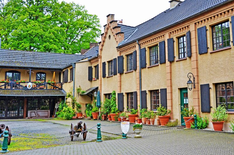 36_Burg Satzvey.jpg