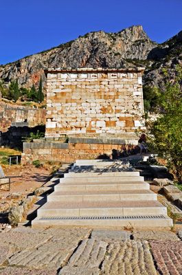 08_Treasury of Athens side view.jpg