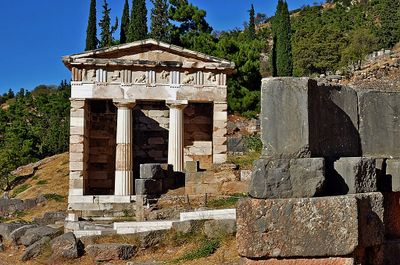 09_Treasury of Athens front view.jpg