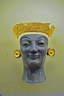 23_A chryselephantine statue.jpg