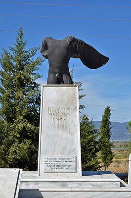 35_Monument to the 700 Thespians.jpg