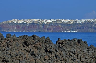 67_Santorini behind the volcanic rocks.jpg