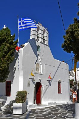 16_One of the many churches.jpg