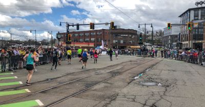 Mile 22.3 - The turn onto Beacon Street, the 2nd turn on the course (2019)