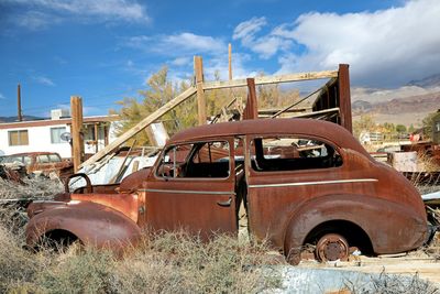 Keeler rusted car