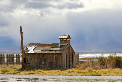 Keeler swimming pool shack 4