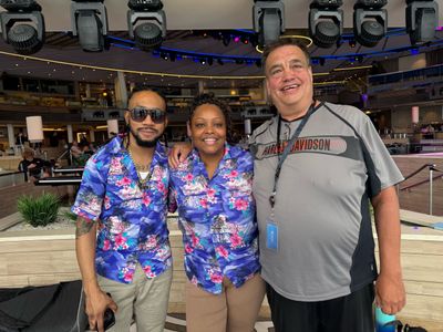 Awesome reggae band!!! Got to spend some time with the drummer/manage and the lead singer