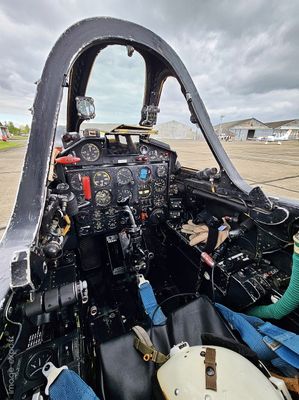 Fouga_cockpit1723bs.jpg