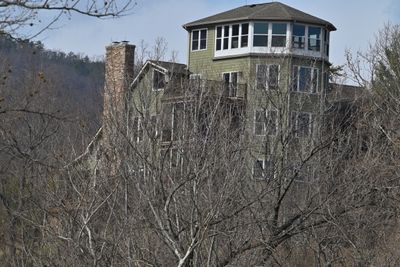 UnUsual River House