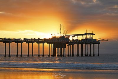 Crazy sun rays at Scripps Pier