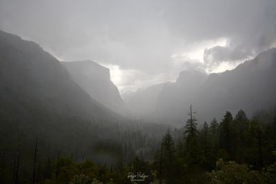 Yosemite - Tunnel View later in the afternoon. A storm came in