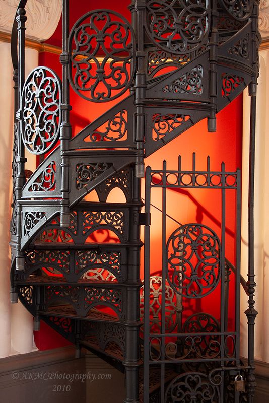100309_171932_6264 The Red Stairwell (Tue 09 Mar 10)