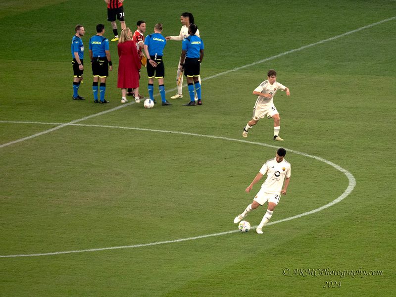 240531_191019_0860 Tilt, Houssem Aouar. Hunt, Tommaso Baldanzi (1m to Kick Off)
