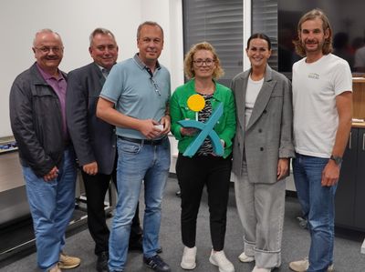 Gruppenbild mit zwei Damen: