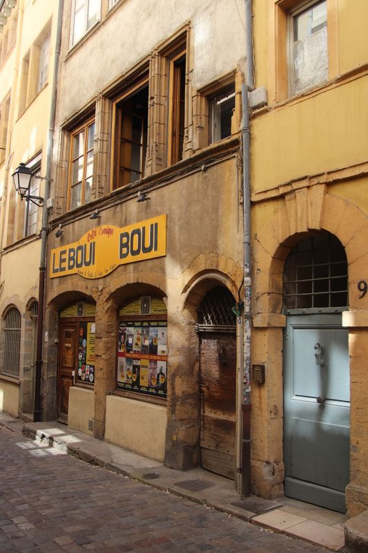 Le Boui Boui caf thtre comique - Comedy Caf Theater