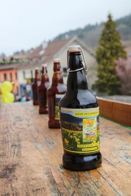Une bière savoureuse à l'effigie de la fête, création artisanale de Christophe et Pascale