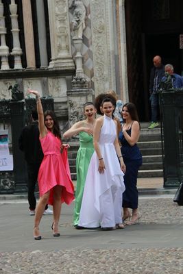 When I took some shots of the basilic, I was lucky to find five young ladies ready for a shooting session who posed just for me!