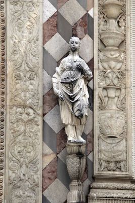 Quelques dtails de son lgante architecture - Some details of this marvelous basilic!
