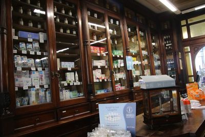 A pharmacy like in the old days - Une pharmacie qui a conserv son charme d'antan