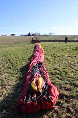 Le ballon gît à présent au sol