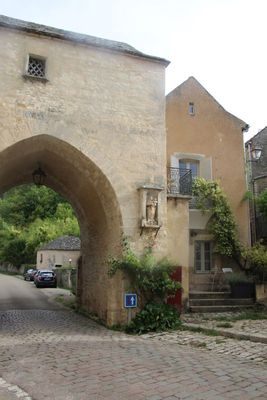 Porte de Tonnerre, appele aussi porte de Sainte Vrote
