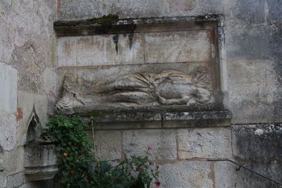 Eglise Notre Dame, faade nord : Gisant du XVme sicle
