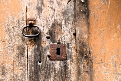 De porte en porte, d'ici et d'ailleurs - From door to door from here and elsewhere