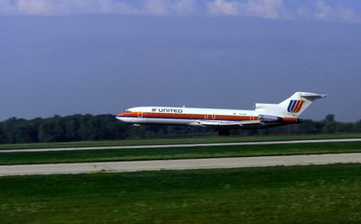 Chicago, IL UAL 727 Lands At Ohare 9-1994 945 AM Steve Phillips Misc005.JPG