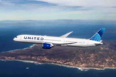UAL B787-10 Coast Line #2.jpg