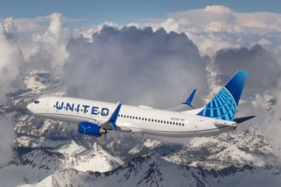 UAL 737-800 N37267 Airborne.jpg