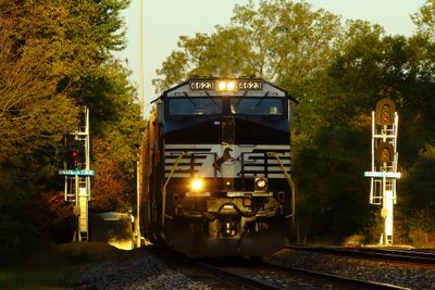 Lagro, IN NS 4623 Crawls West Into Siding 10-2-23 650 PM #1.JPG