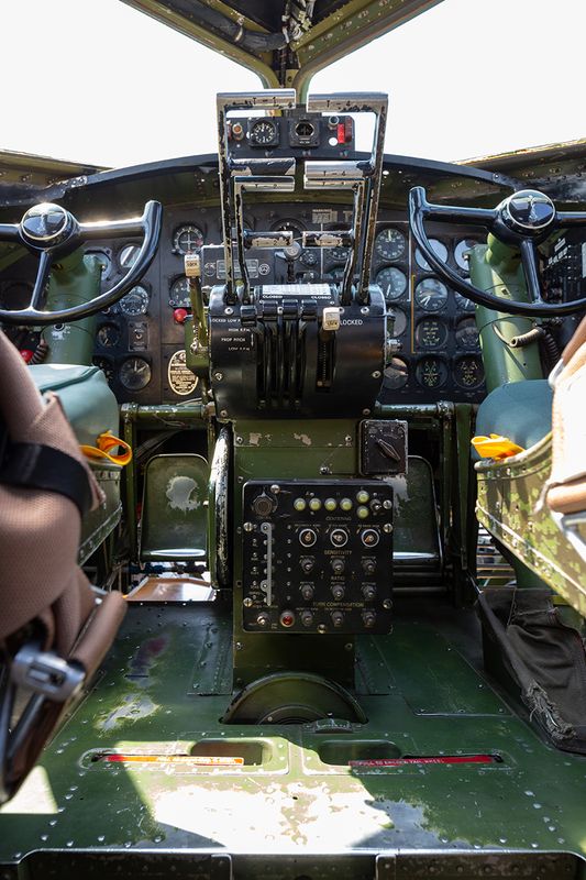 Boeing B-17G Cockpit