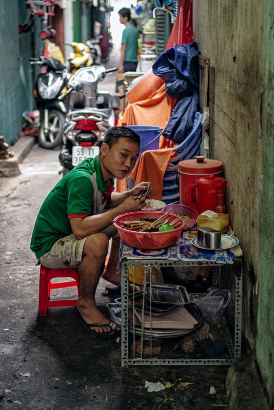 Lunch in the Alley