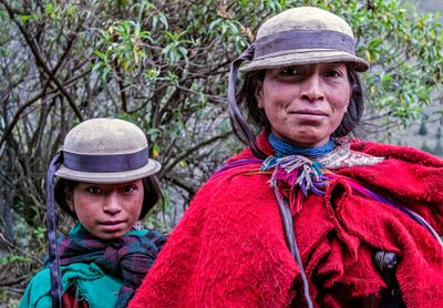 Quechua Mother and Daughter