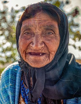 Qashqai Woman Hitchhiking