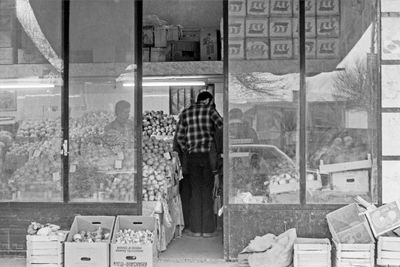 Tom, Shopping