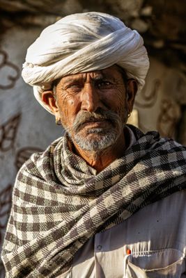 Worker with Cataract