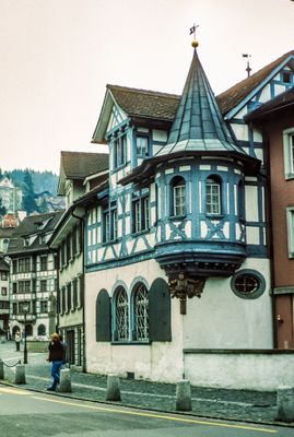 56703_00216.jpg