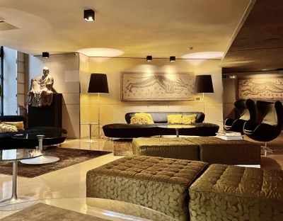Claris Hotel 