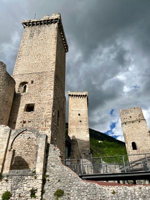 ‎⁨Castello Caldora⁩,