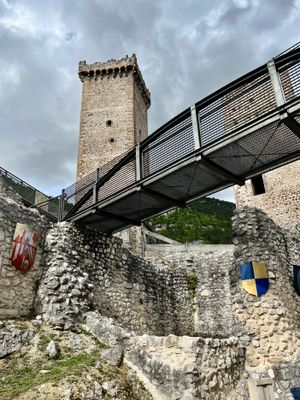 ‎⁨Castello Caldora⁩,