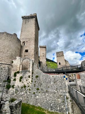 ‎⁨Castello Caldora⁩,