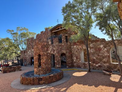 Amigos Castle, Lightning Ridge