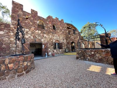 Amigos Castle, Lightning Ridge