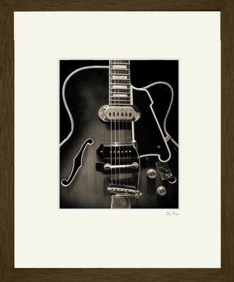 TENN MUSIC FRAME_ {HOLLOWBODY}.jpg