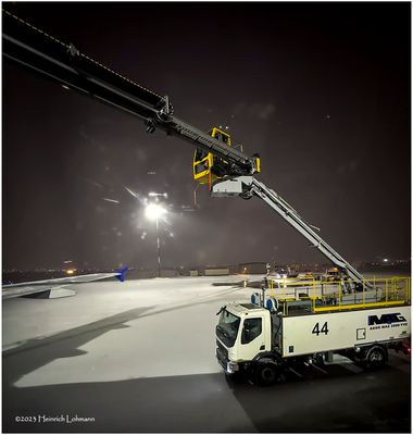 IMG_4189-Calgary Airport.jpg