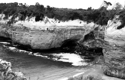 Waves Under Rocks