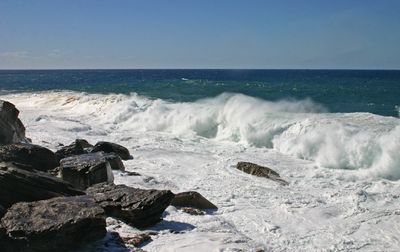 Massive Bondi Waves
