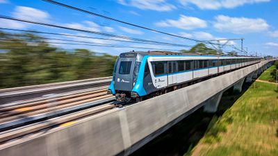 Metro Approaching Kellyville