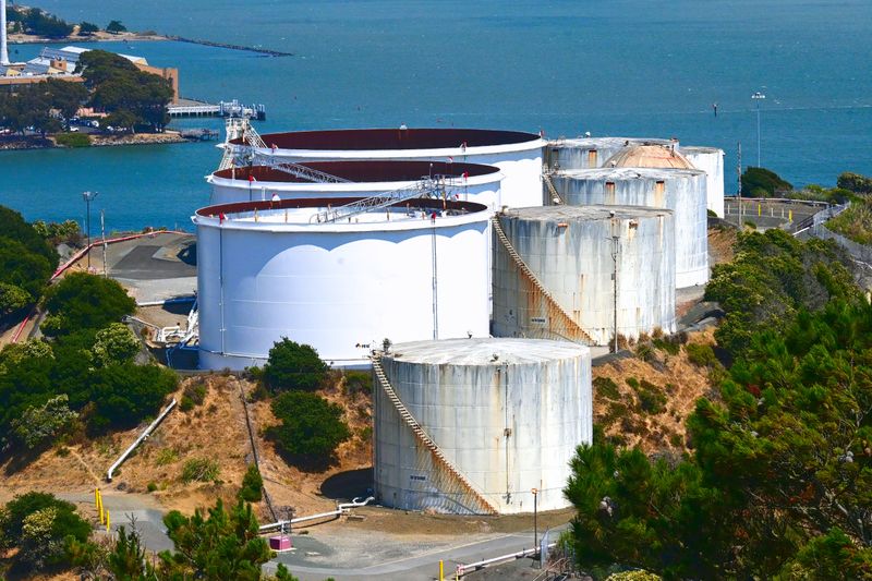 richmond_harbor_tanks_on_hill_072025_rt_g_4189.jpg